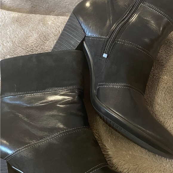 Ecco Shape 75 Women’s Bootie - Picture 5 of 9